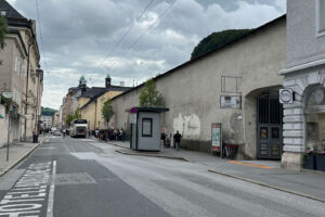 Bus Terminal Paris Lodron Strasse in Salzburg weTours